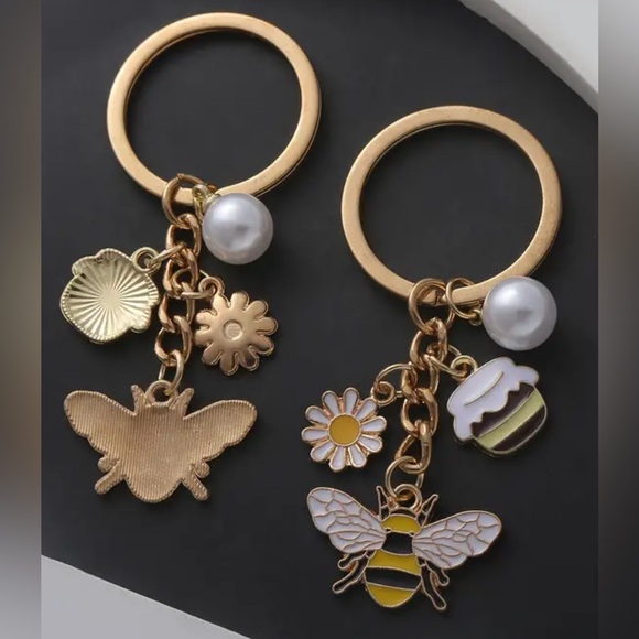 BAG CHARM ๐ Bee Honey pot ๐ฏ and Daisy ๐ผ - Picture 3 of 3